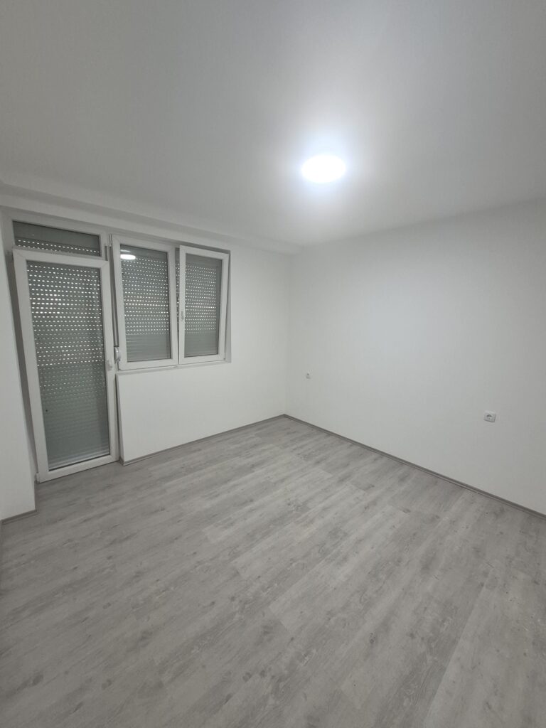 Potpuno renoviran stan,bez ulaganja od 74m2