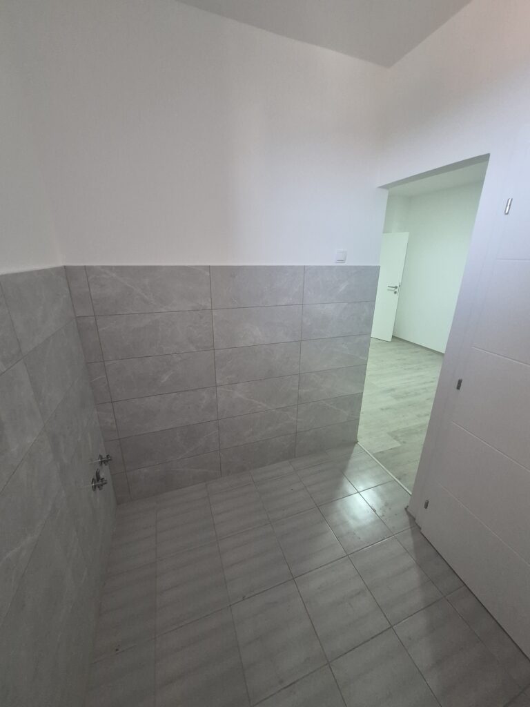 Potpuno renoviran stan,bez ulaganja od 74m2