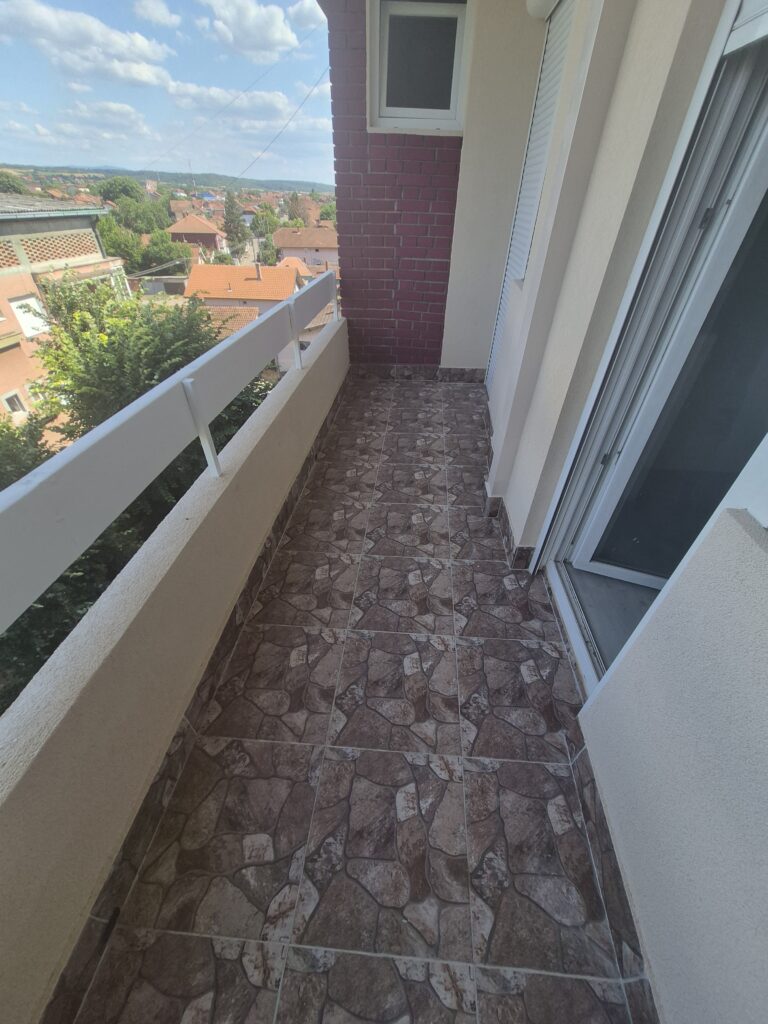 Potpuno renoviran stan,bez ulaganja od 74m2