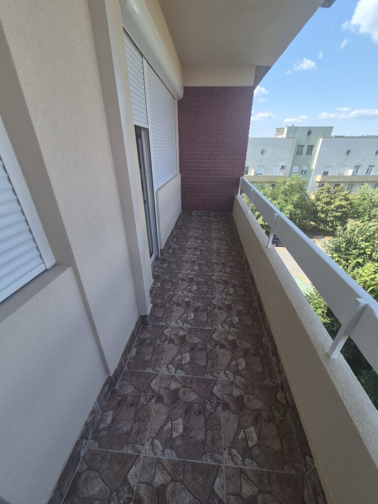 Potpuno renoviran stan,bez ulaganja od 74m2