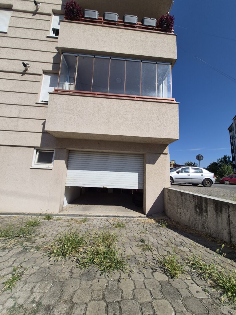 Trosoban stan u novogradnji od 85m2 sa uknjiženom garažom od 21m2 i dve ostave
