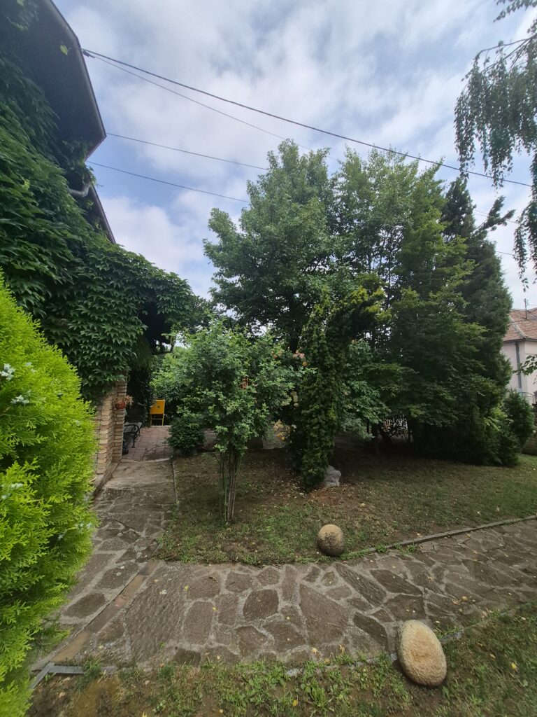 Izdaje se moderna kuća sa četiri spavaće sobe