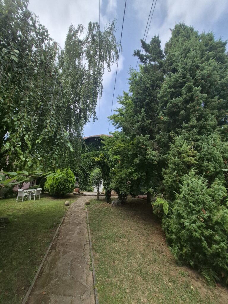 Izdaje se moderna kuća sa četiri spavaće sobe