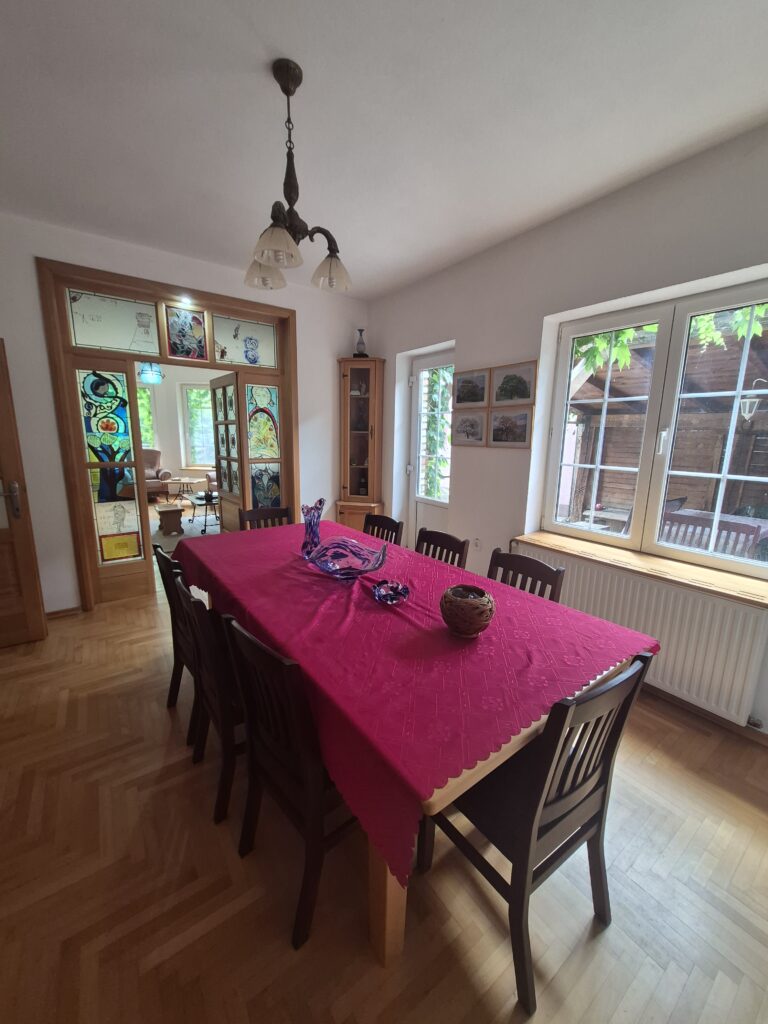 Izdaje se moderna kuća sa četiri spavaće sobe