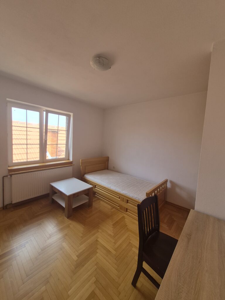 Izdaje se moderna kuća sa četiri spavaće sobe
