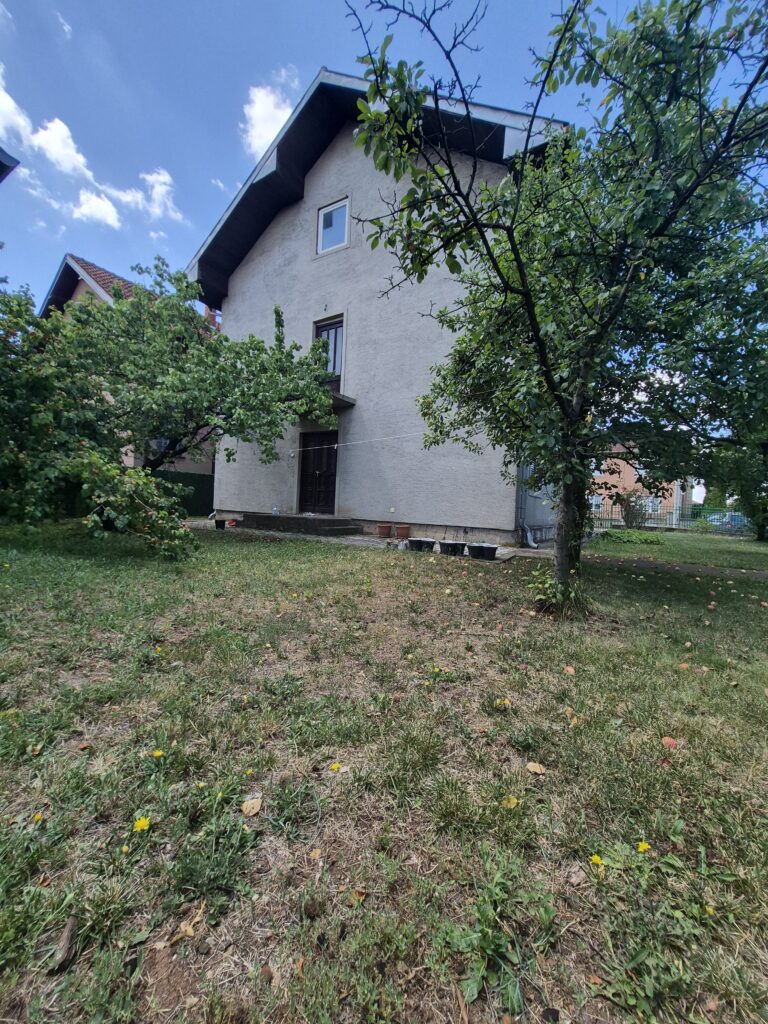 Komforna kuća u Gloždaku na prodaju