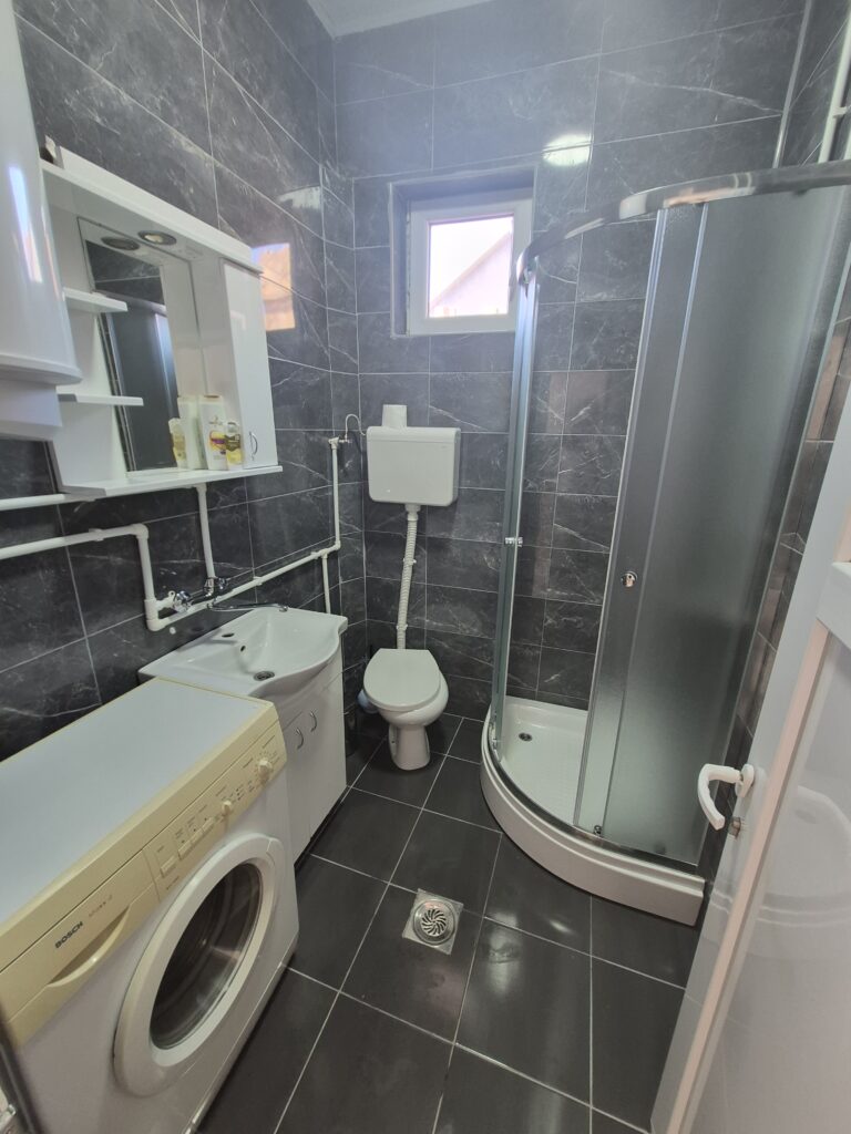 Potpuno nova kuća za izdavanje sa upotrebom dela dvorišta