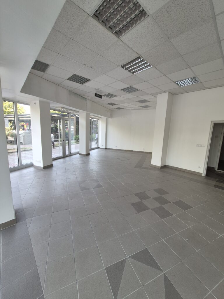 Izdaje se lokal u glavnoj ulici od 93m2