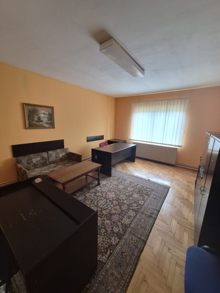 Poslovna hala (magacin) sa poslovnim prostorijama