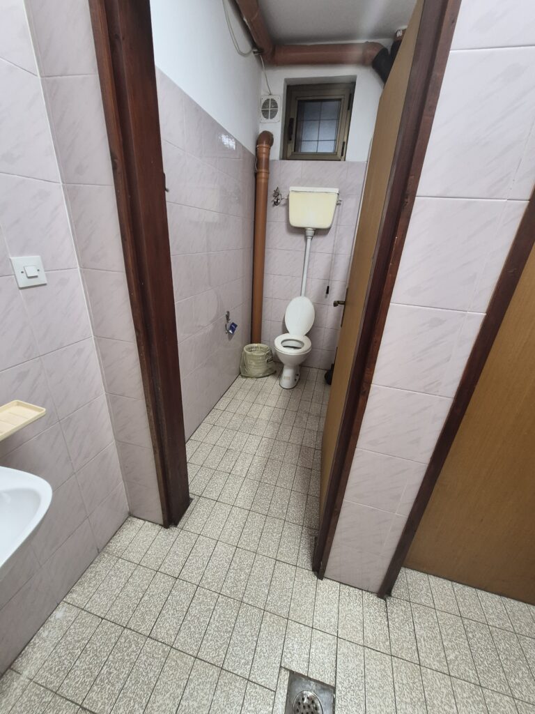 Poslovna hala (magacin) sa poslovnim prostorijama