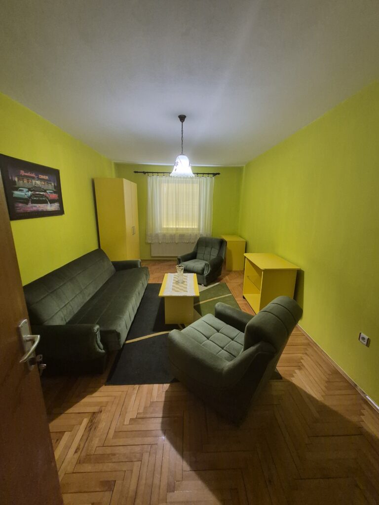 Poslovna hala (magacin) sa poslovnim prostorijama