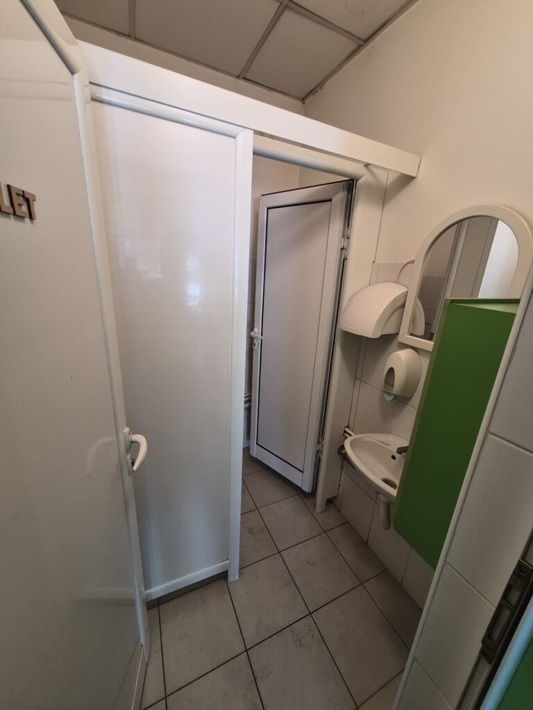 Poslovni prostor od 55m2 na prometnoj lokaciji sa dva parking mesta