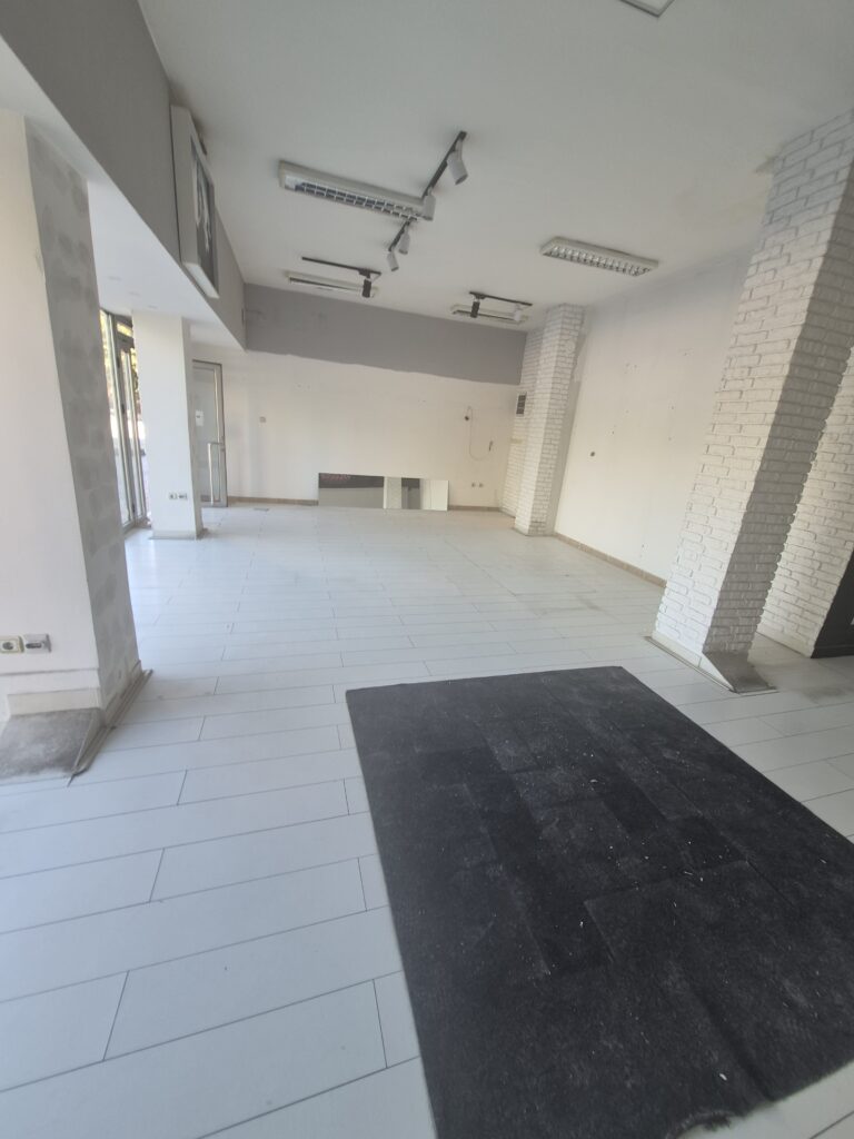 Izdaje se lokal u pešačkoj zoni u samom srcu grada